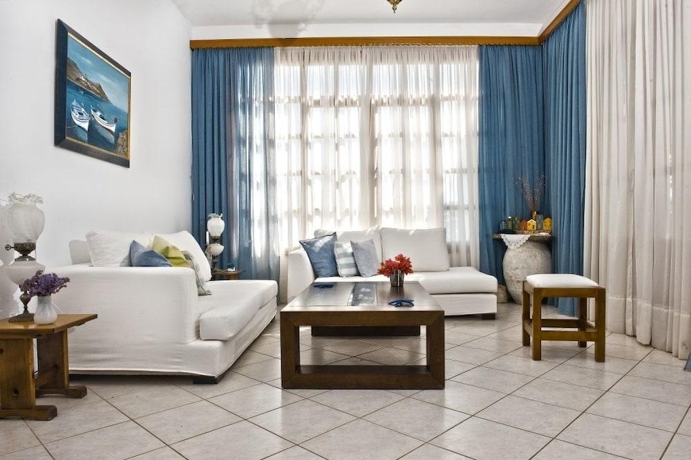 Charissi Hotel